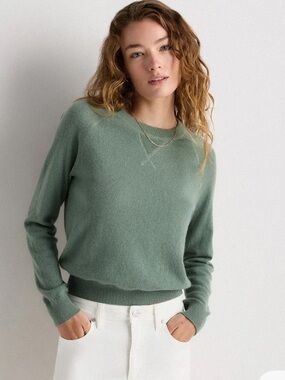 Quince Sage Green Crewneck Cashmere Sweater